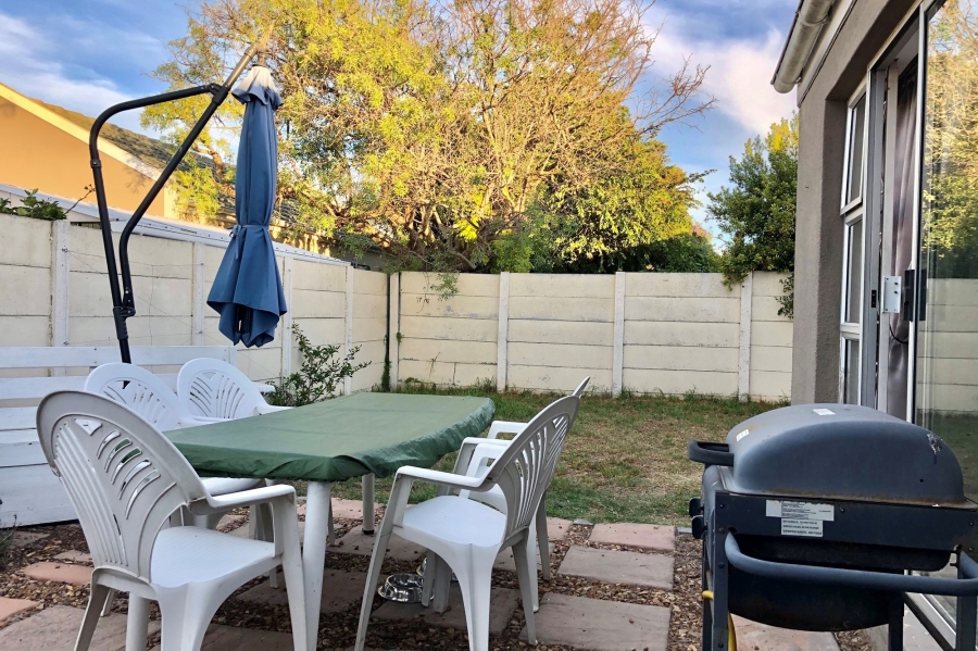 To Let 2 Bedroom Property for Rent in Sunningdale Western Cape